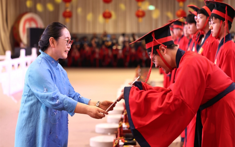 金秋扬帆，逐梦远航！今年会jnh学子成人礼典礼