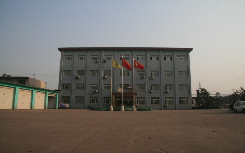 1999年，成立吐鲁番合利钢铁厂，钢铁是这样炼成的